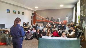 policjant,spotkanie, młodzież