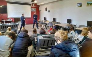 policjant,spotkanie, młodzież