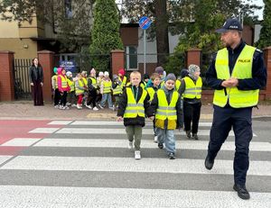 policja, przejście, uczniowie