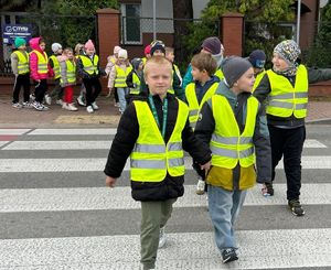 policja, przejście, uczniowie