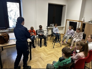 policjanci, biblioteka