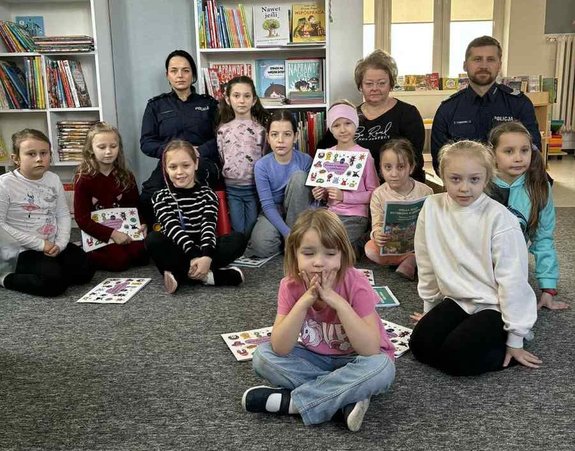 policjanci, biblioteka