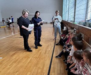 policjantka, dzieci, zabawa