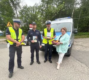 policjanci, pojazd, droga