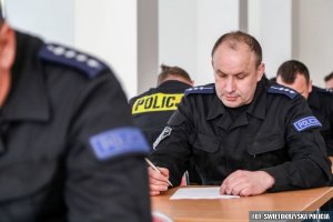 policjant w czasie konkursu