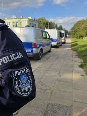 policjanci podczas zabezpieczenia