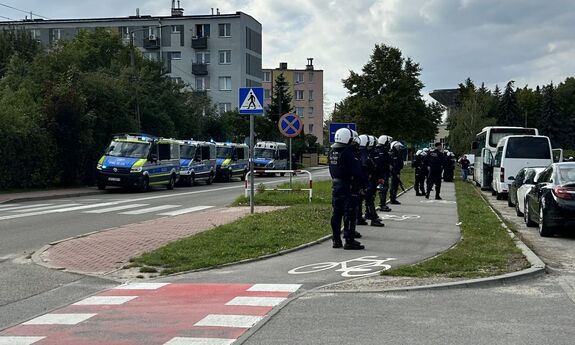 policjanci podczas zabezpieczenia