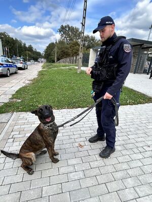 policjanci podczas zabezpieczenia