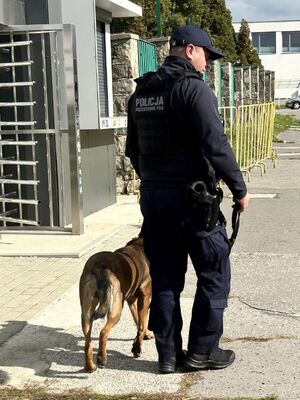 policjanci podczas zabezpieczenia